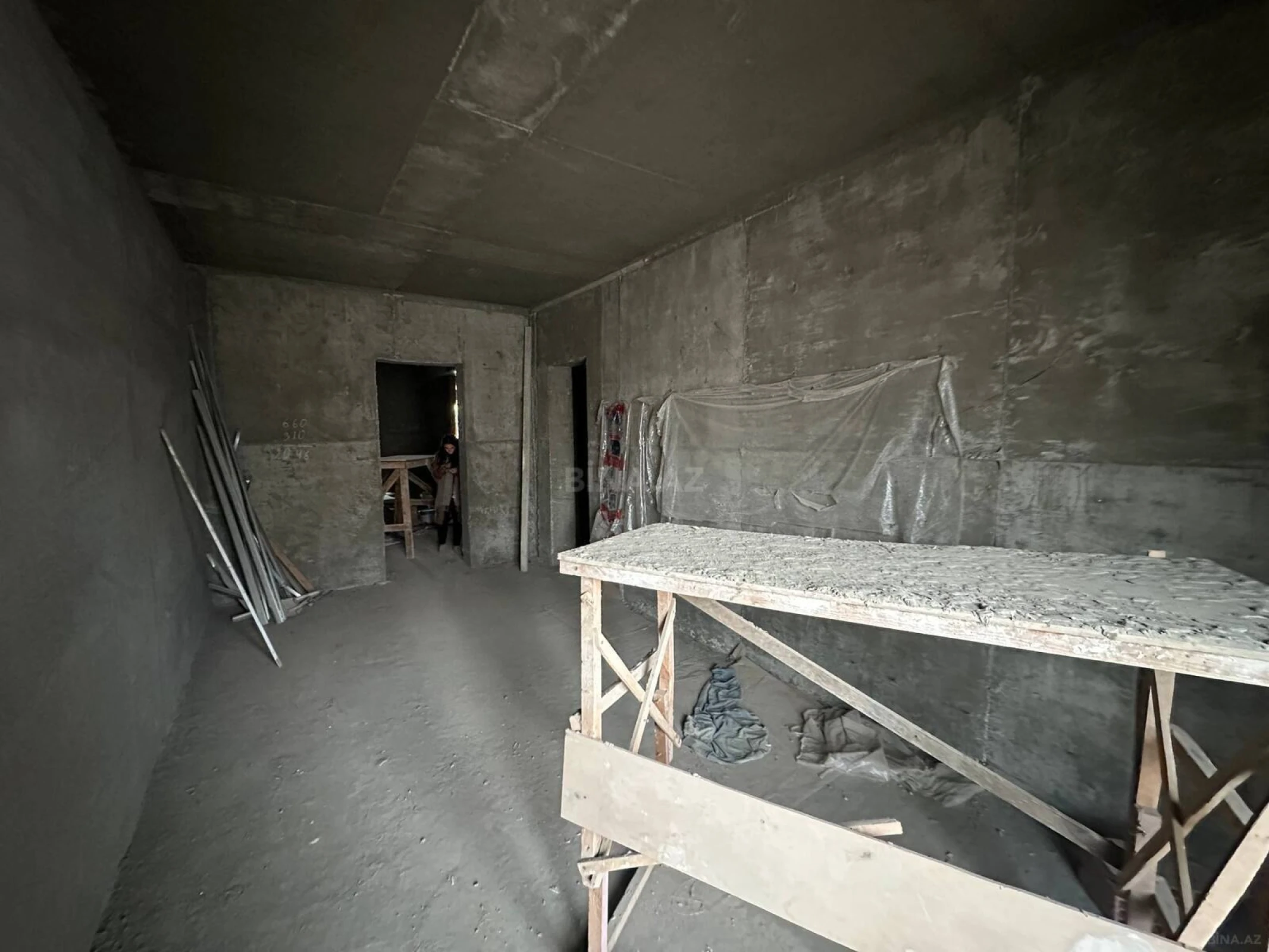 Satılır 4 otaqlı mənzil 211 m²