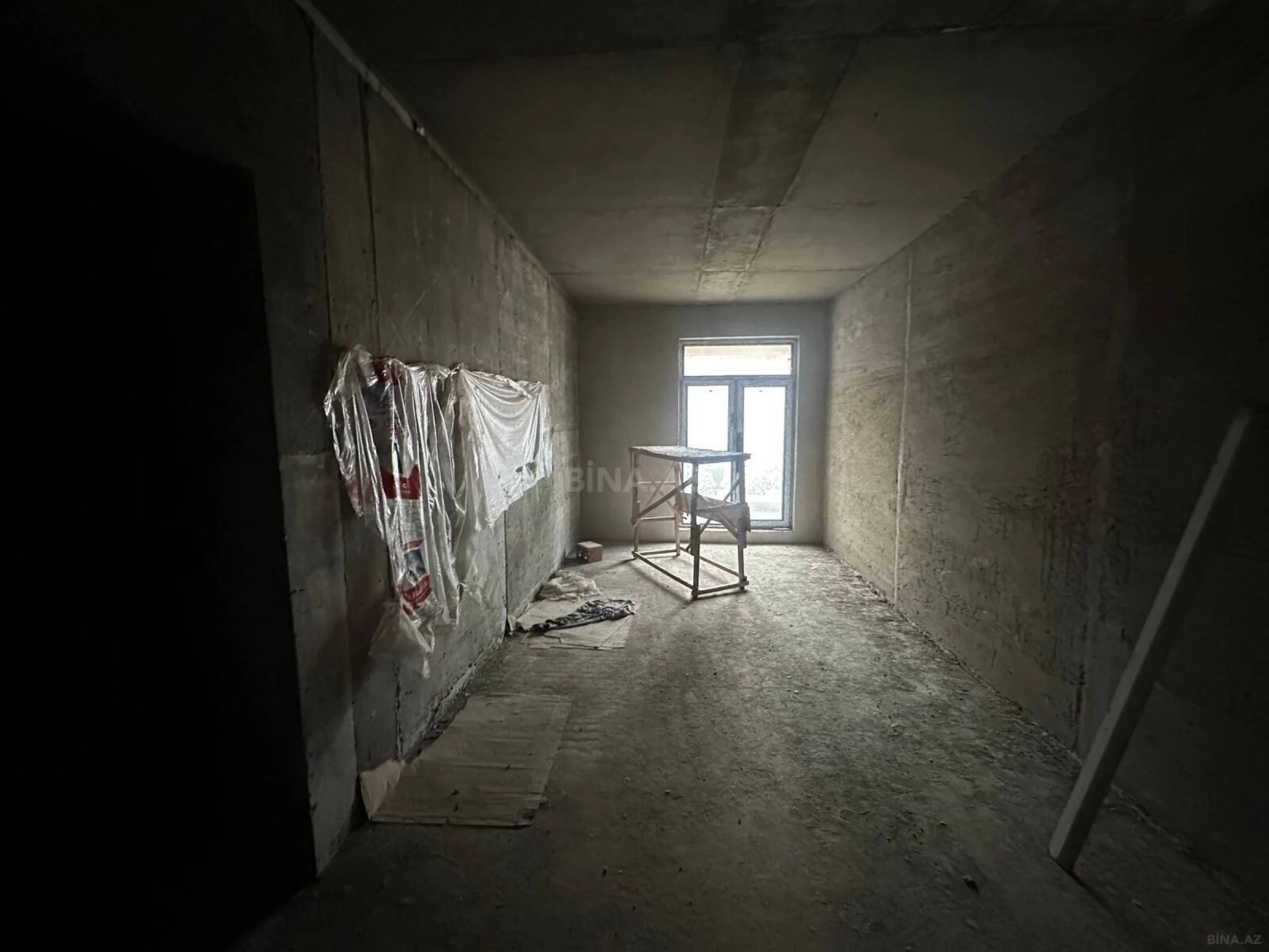 Satılır 4 otaqlı mənzil 211 m²