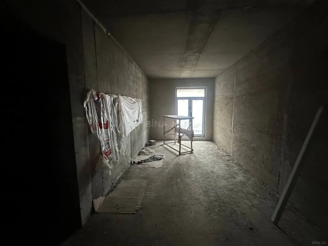 Satılır 4 otaqlı mənzil 211 m²