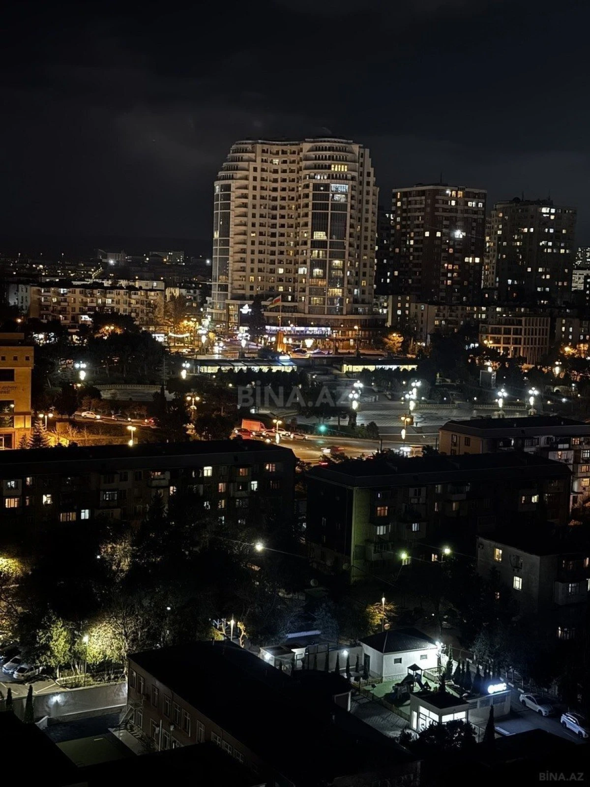 Satılır 3 otaqlı mənzil 130 m²