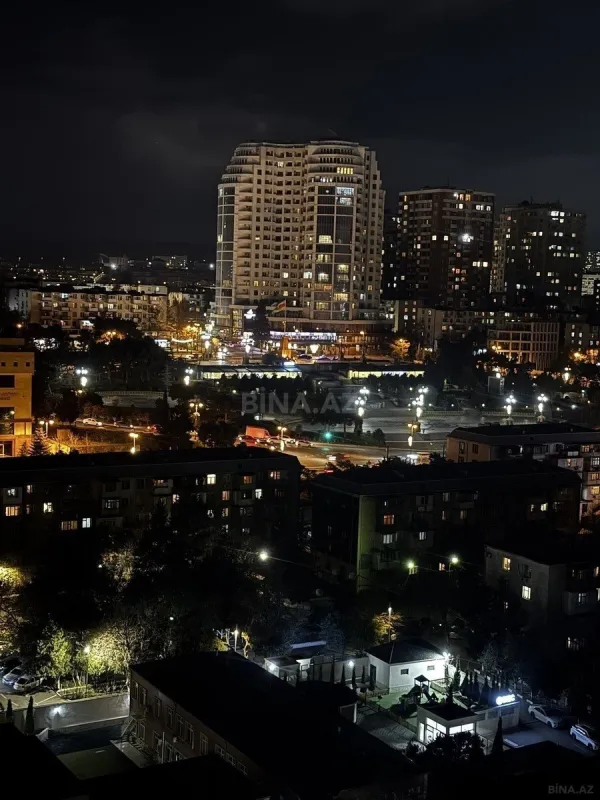 Satılır 3 otaqlı mənzil 130 m²