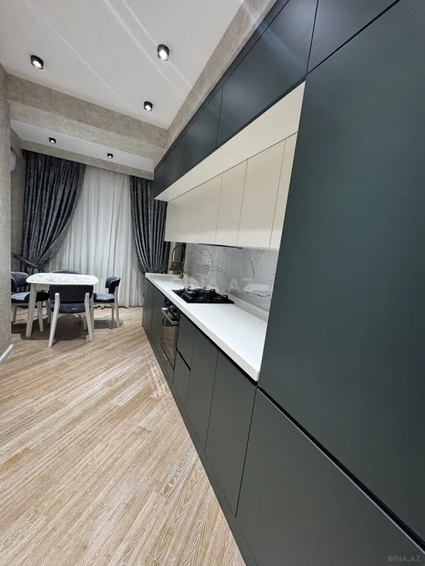 Satılır 3 otaqlı mənzil 130 m²