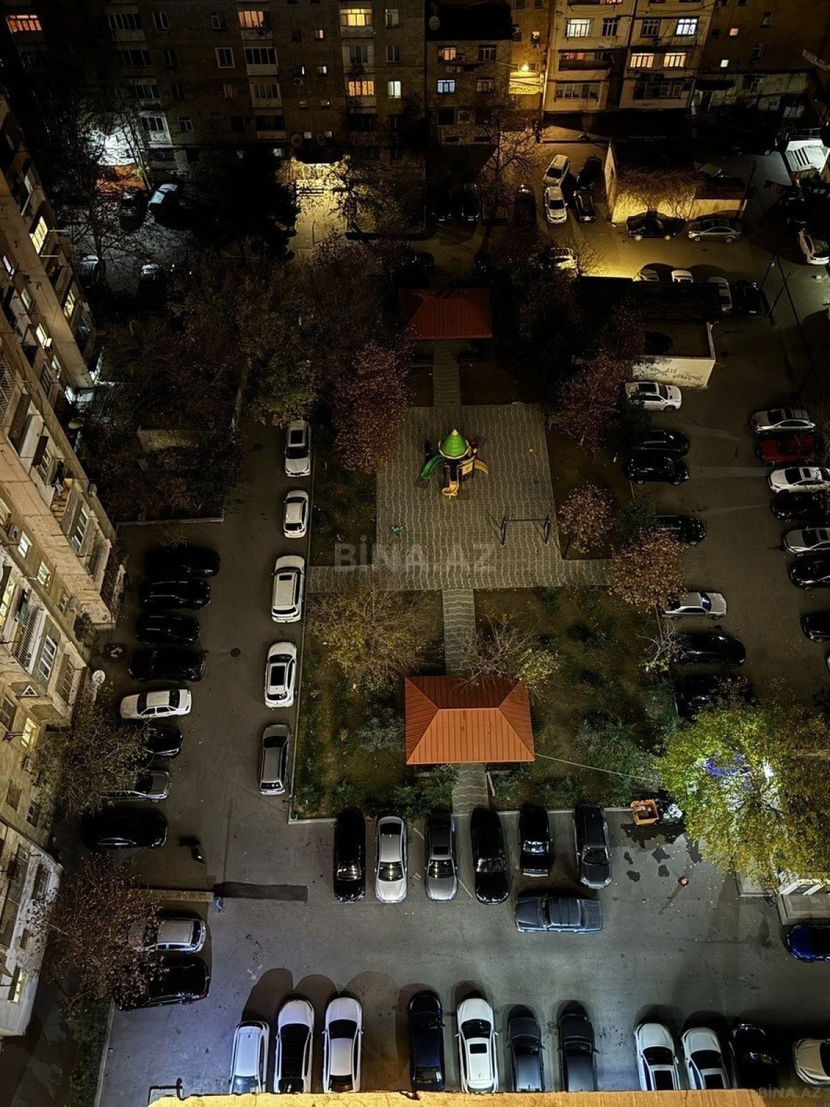 Satılır 3 otaqlı mənzil 130 m²