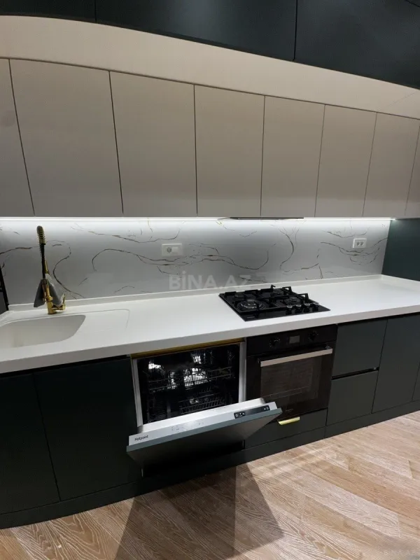 Satılır 3 otaqlı mənzil 130 m²