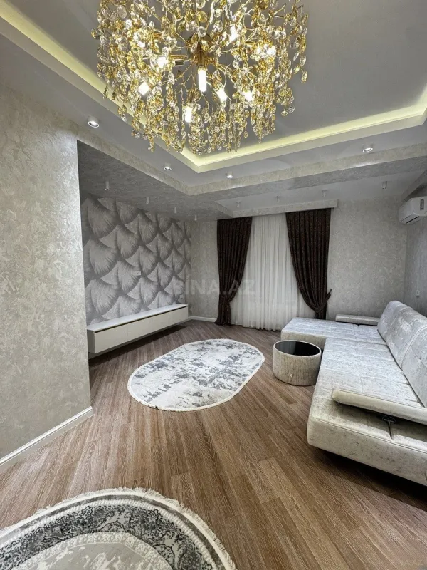 Satılır 3 otaqlı mənzil 130 m²