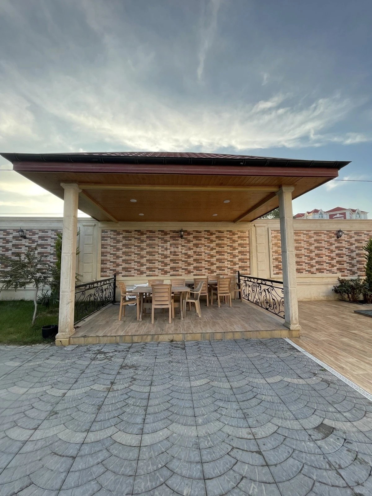 Kirayə verilir 6 otaqlı həyət evi 400 m²