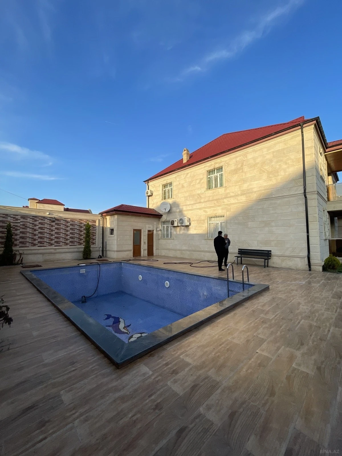 Kirayə verilir 6 otaqlı həyət evi 400 m²