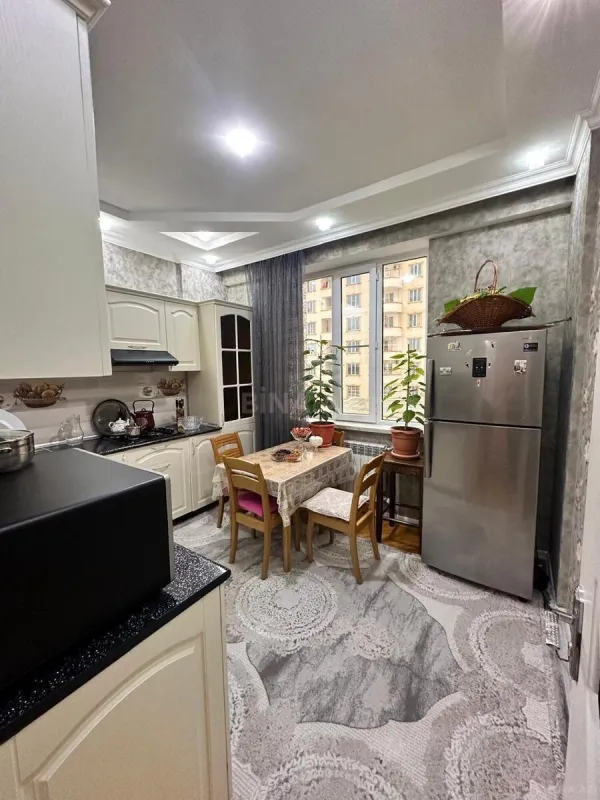 Satılır 2 otaqlı mənzil 98 m²