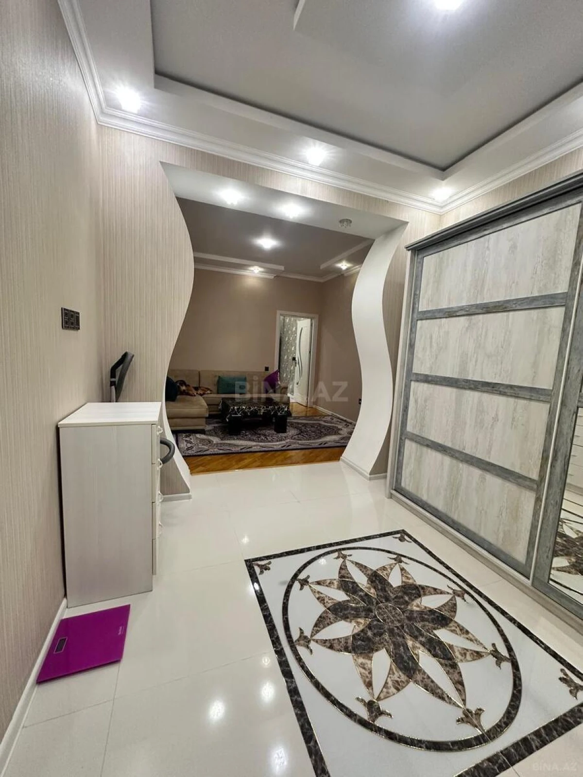 Satılır 2 otaqlı mənzil 98 m²