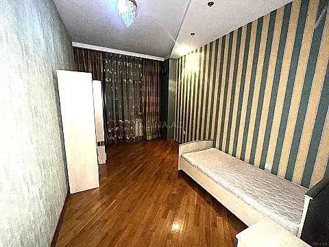 Satılır 3 otaqlı mənzil 170 m²