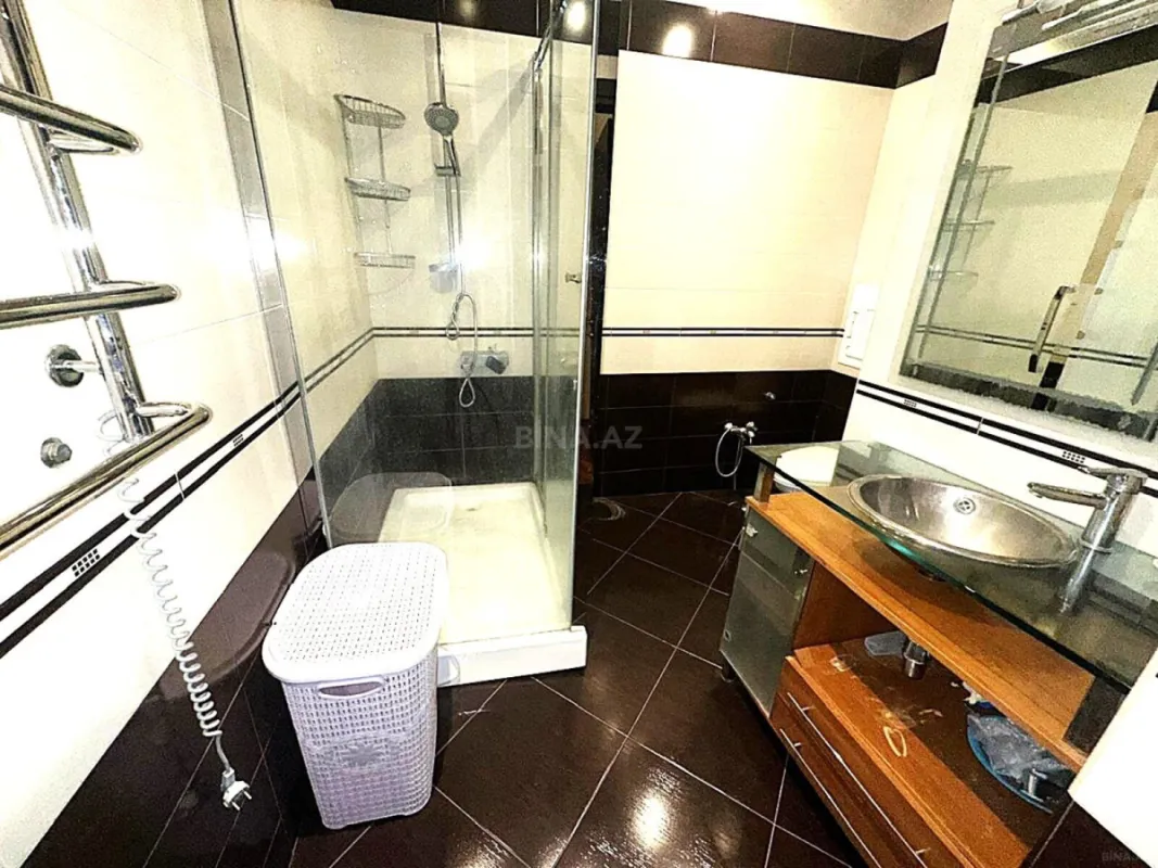 Satılır 3 otaqlı mənzil 170 m²