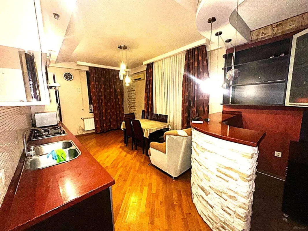 Satılır 3 otaqlı mənzil 170 m²