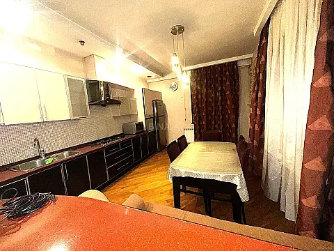 Satılır 3 otaqlı mənzil 170 m²