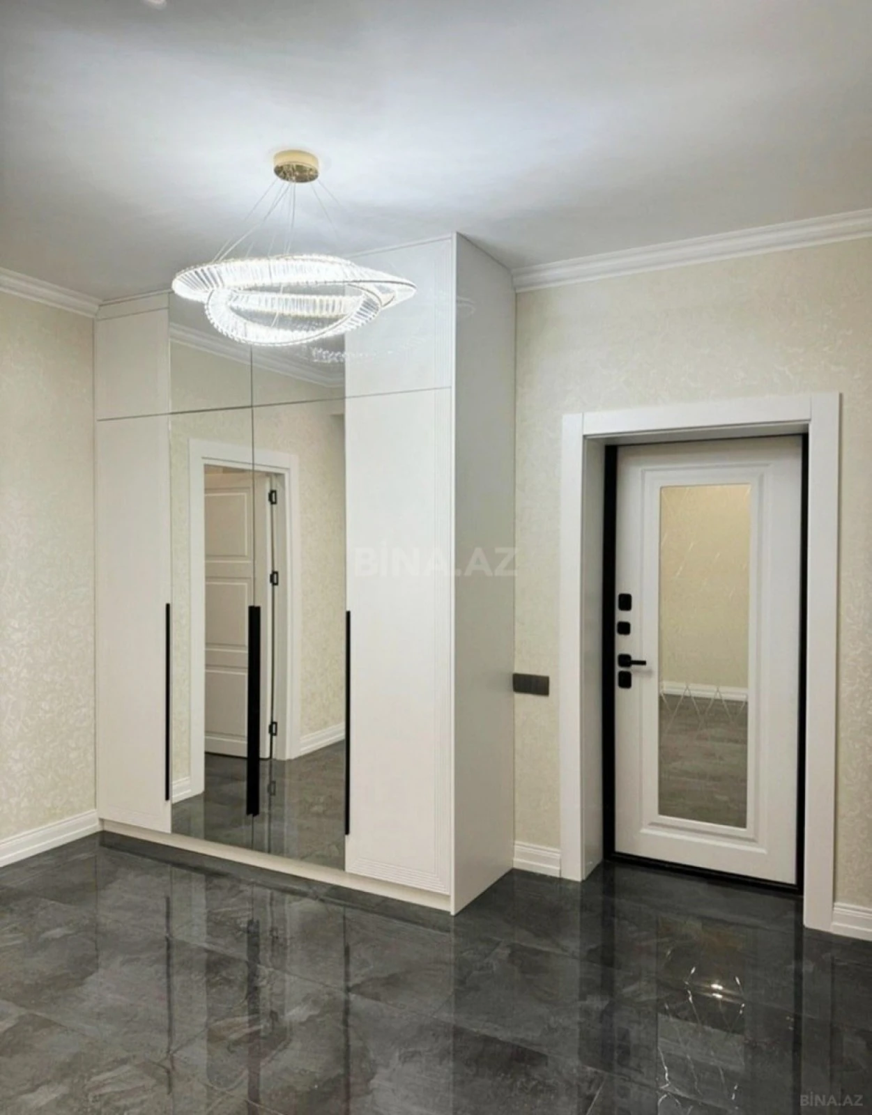 Satılır 3 otaqlı mənzil 140 m²