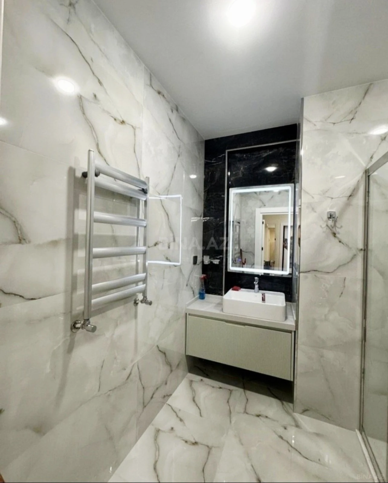 Satılır 3 otaqlı mənzil 140 m²