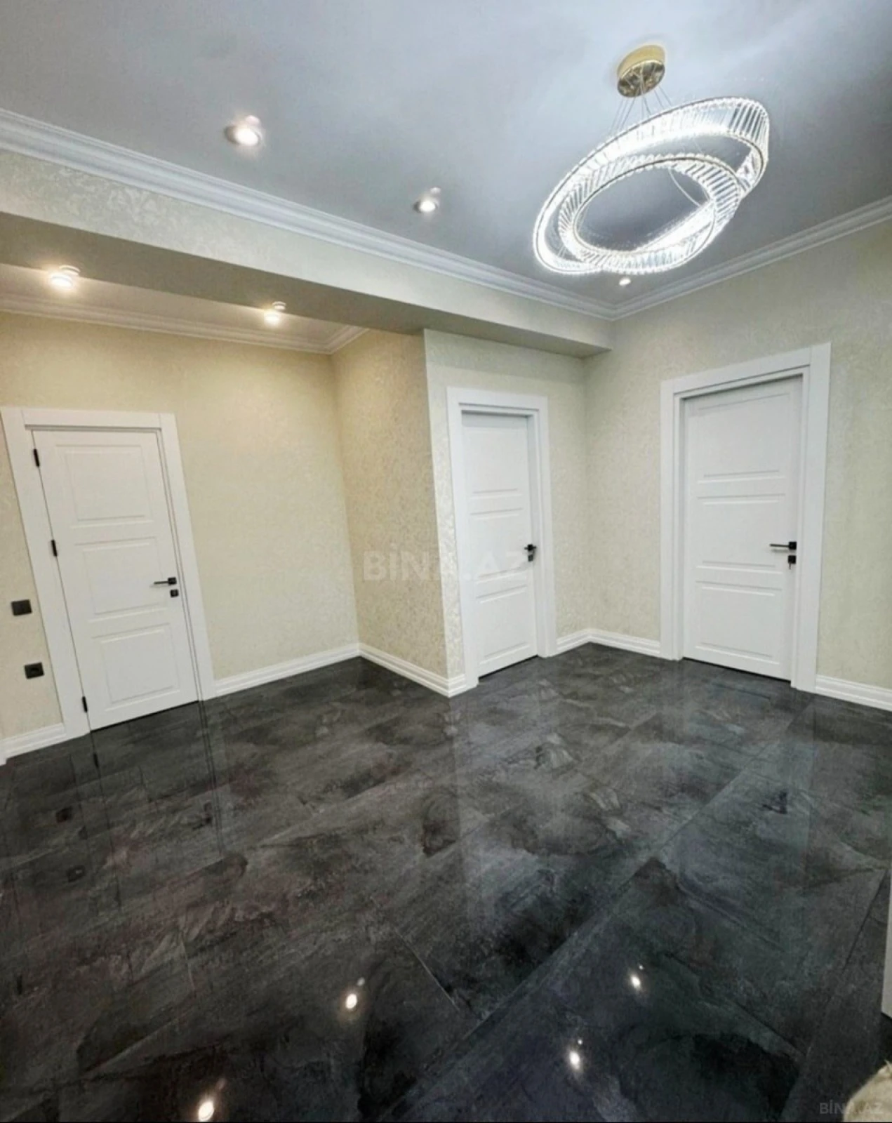 Satılır 3 otaqlı mənzil 140 m²