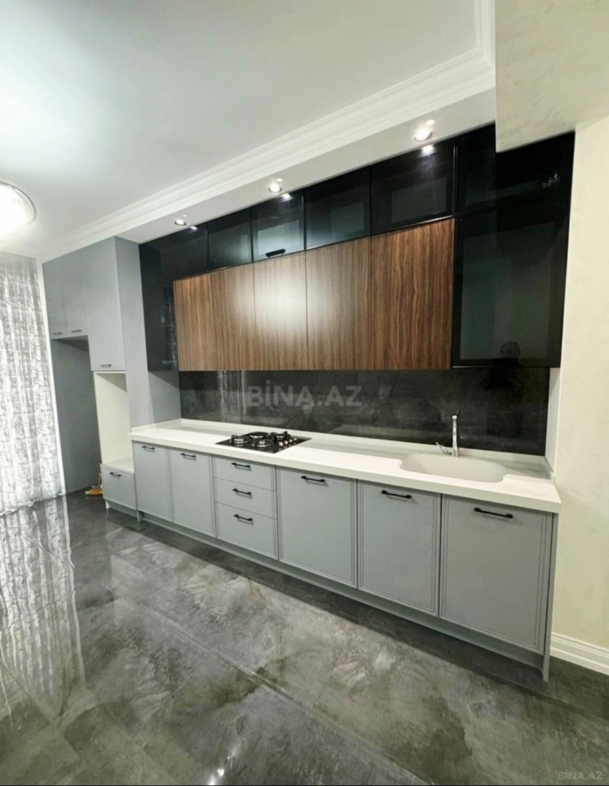 Satılır 3 otaqlı mənzil 140 m²
