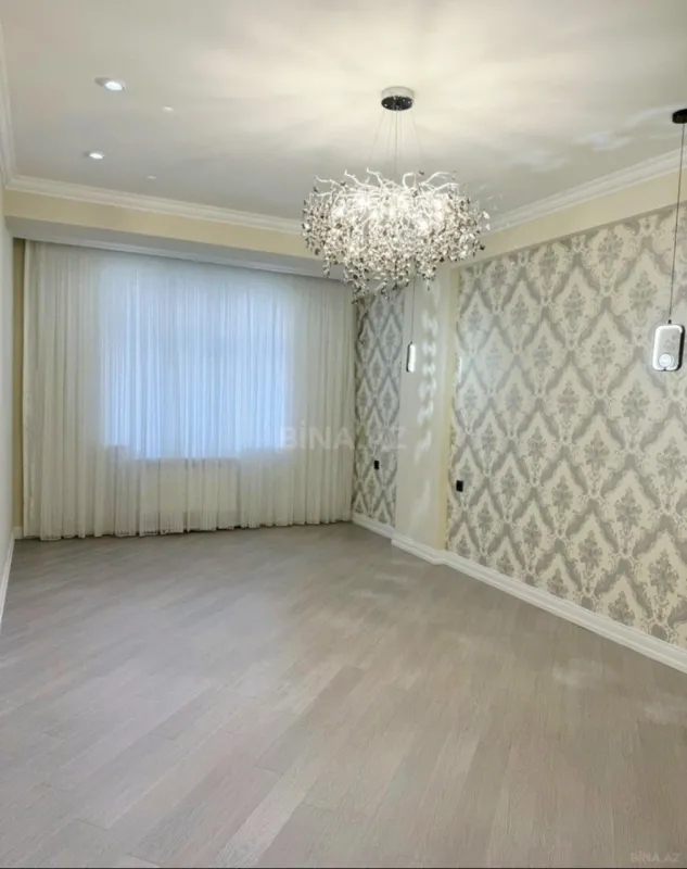 Satılır 3 otaqlı mənzil 140 m²