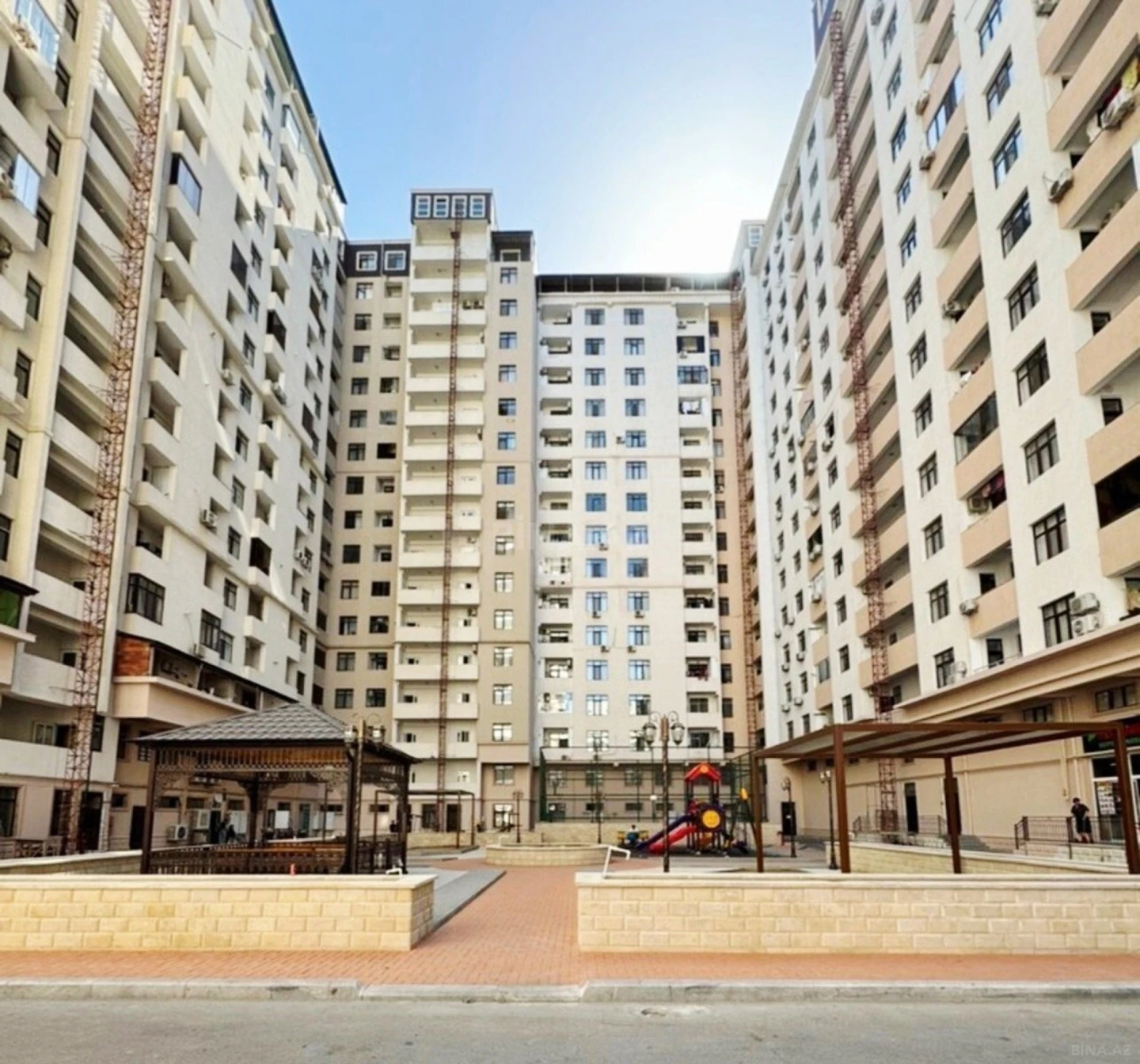 Satılır 3 otaqlı mənzil 140 m²