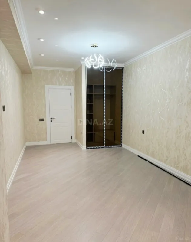 Satılır 3 otaqlı mənzil 140 m²