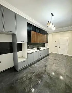 Satılır 3 otaqlı mənzil 140 m²