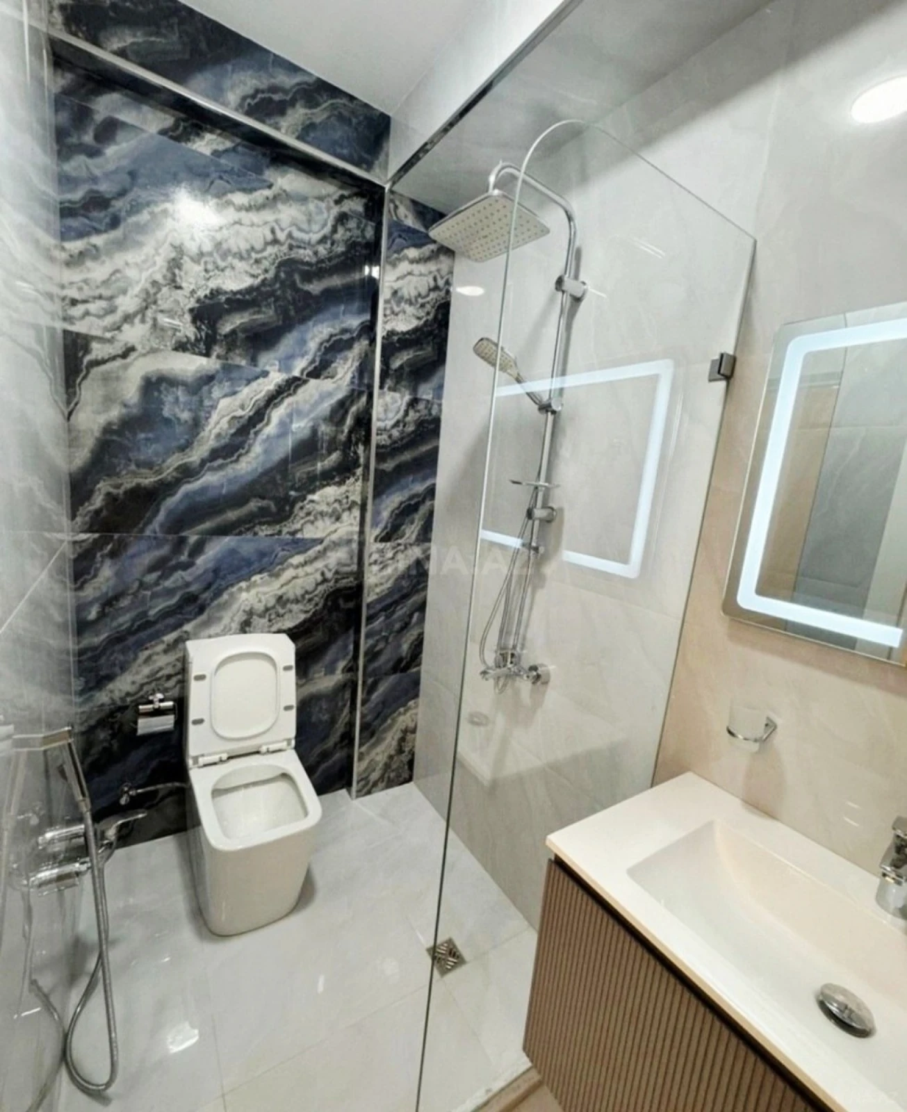 Satılır 3 otaqlı mənzil 140 m²