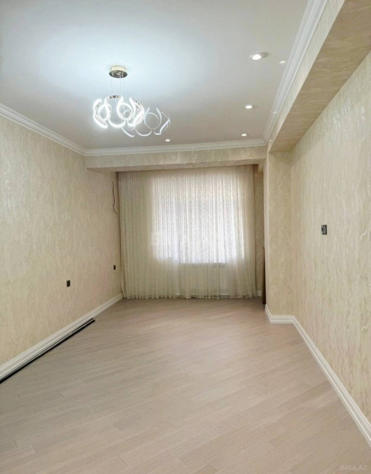 Satılır 3 otaqlı mənzil 140 m²