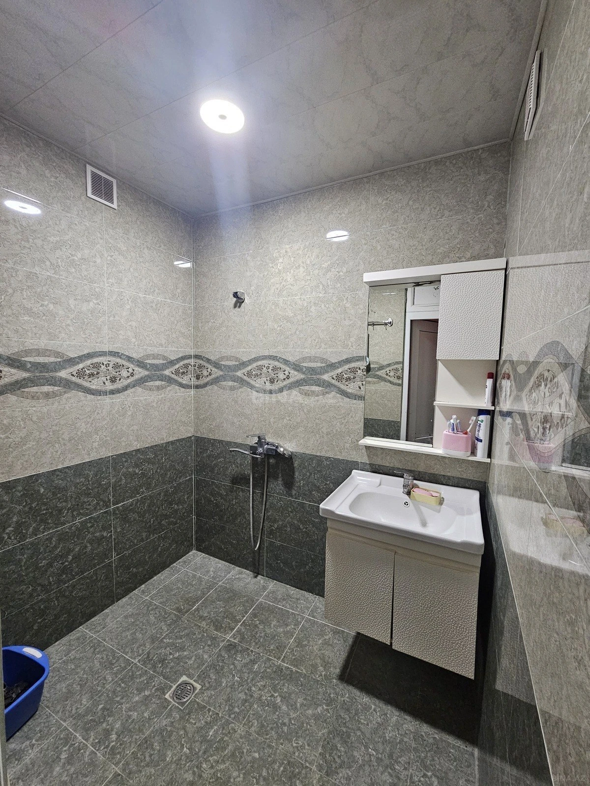 Satılır 2 otaqlı mənzil 75 m²