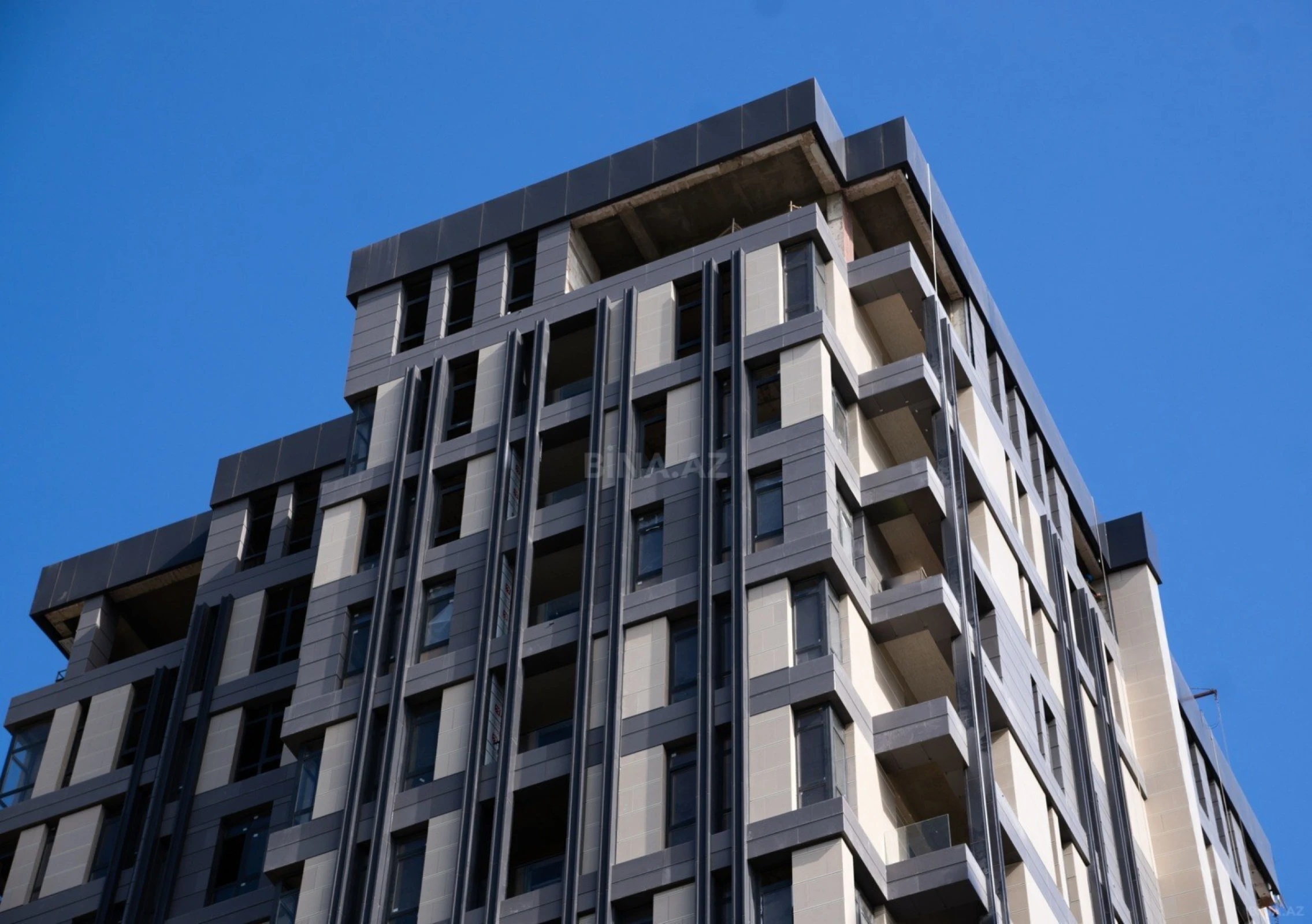 Satılır 3 otaqlı mənzil 154 m²