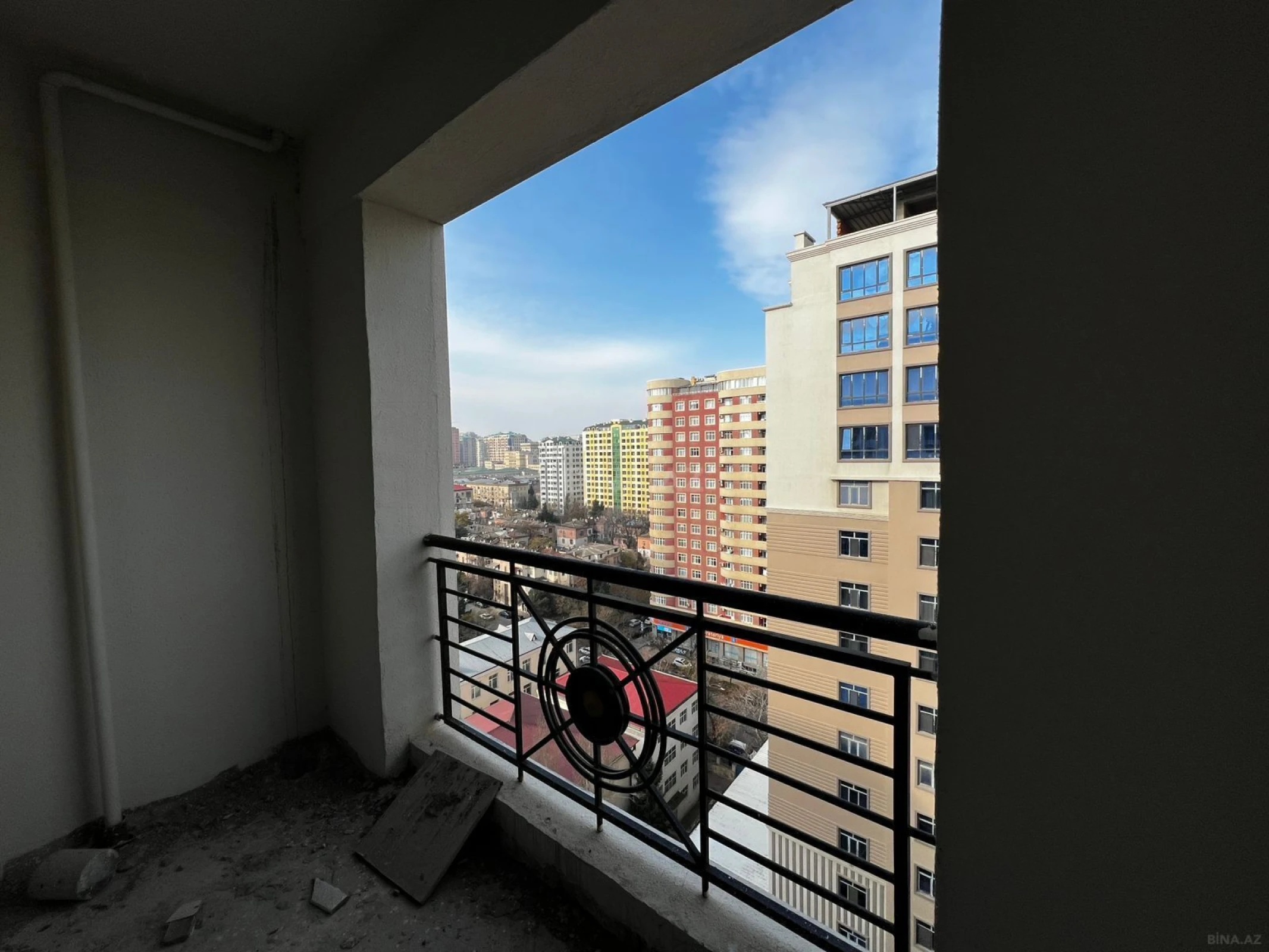 Satılır 5 otaqlı mənzil 233 m²