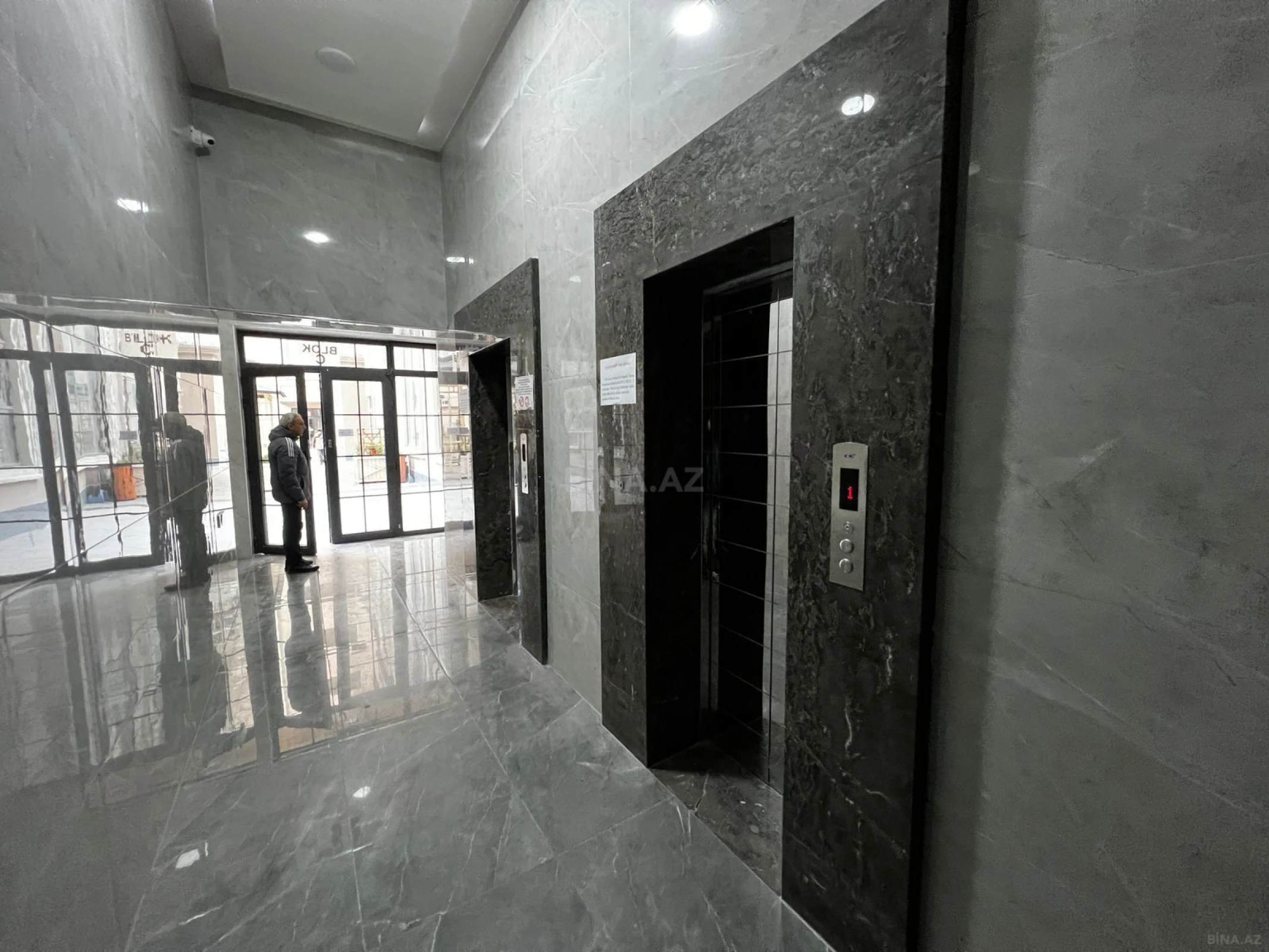 Satılır 5 otaqlı mənzil 233 m²