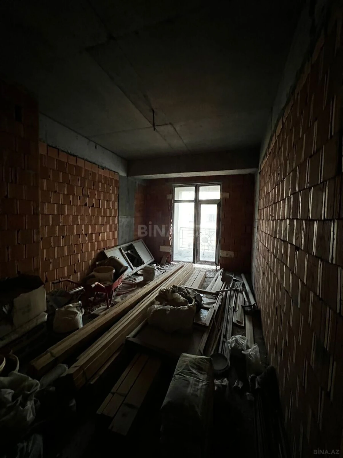 Satılır 5 otaqlı mənzil 233 m²