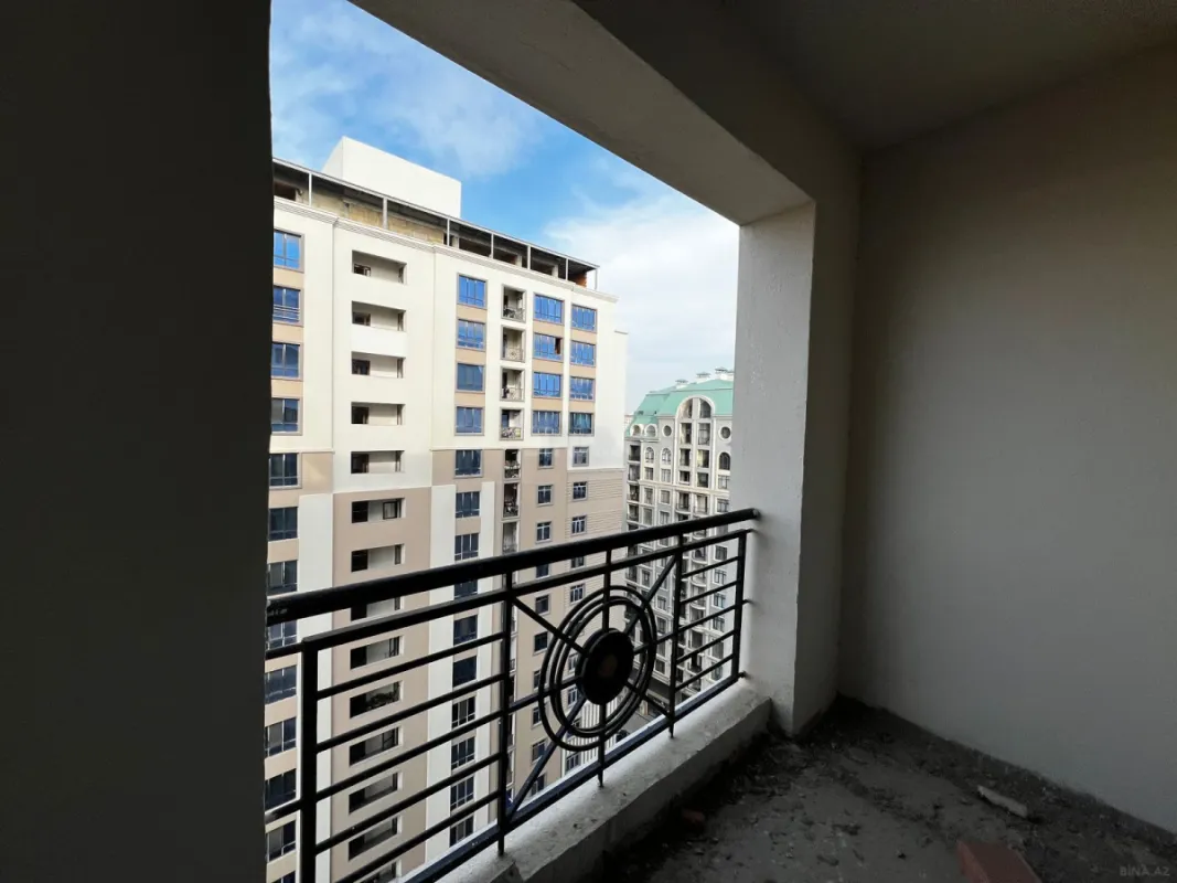 Satılır 5 otaqlı mənzil 233 m²