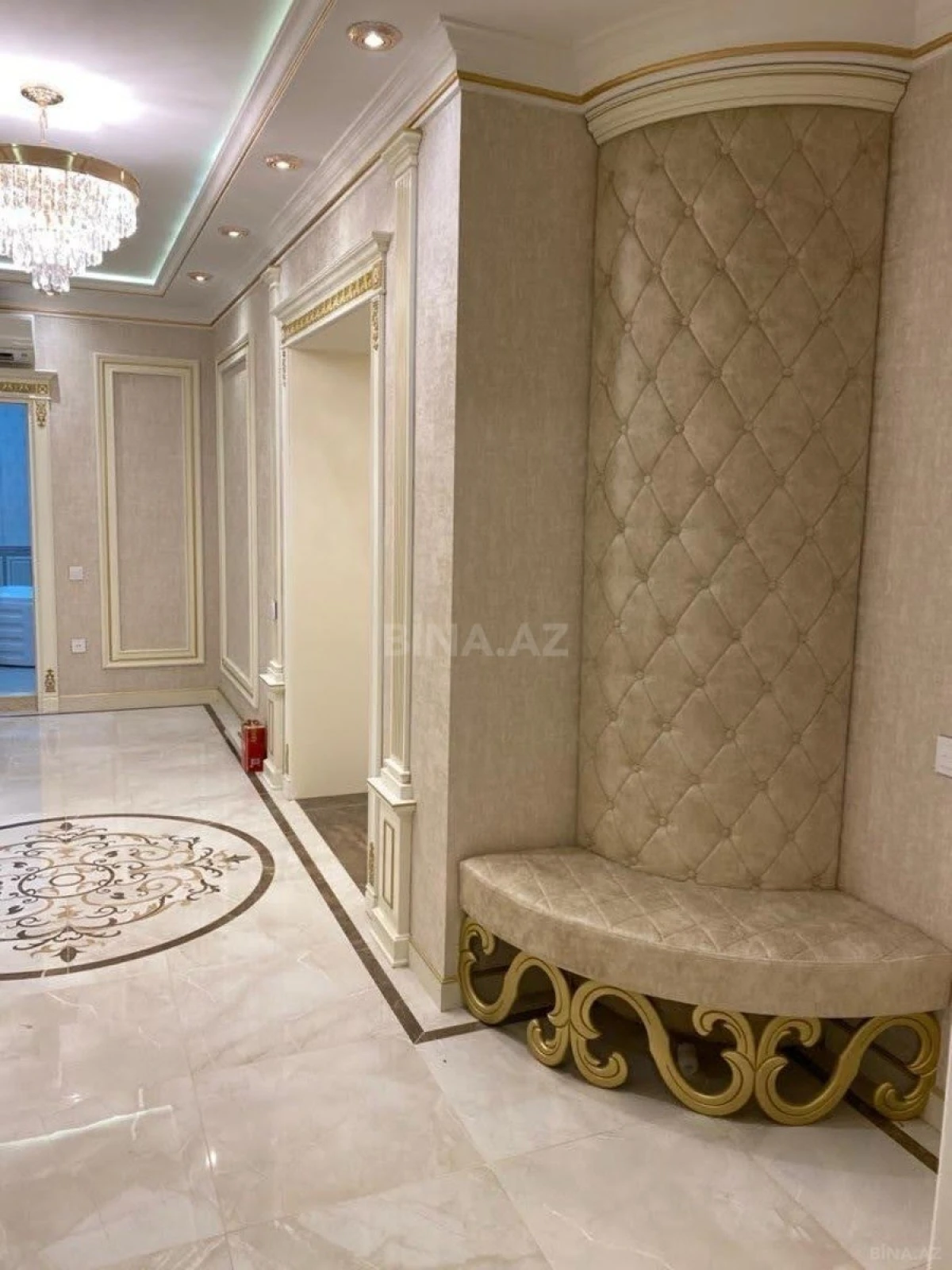 Satılır 3 otaqlı mənzil 178 m²