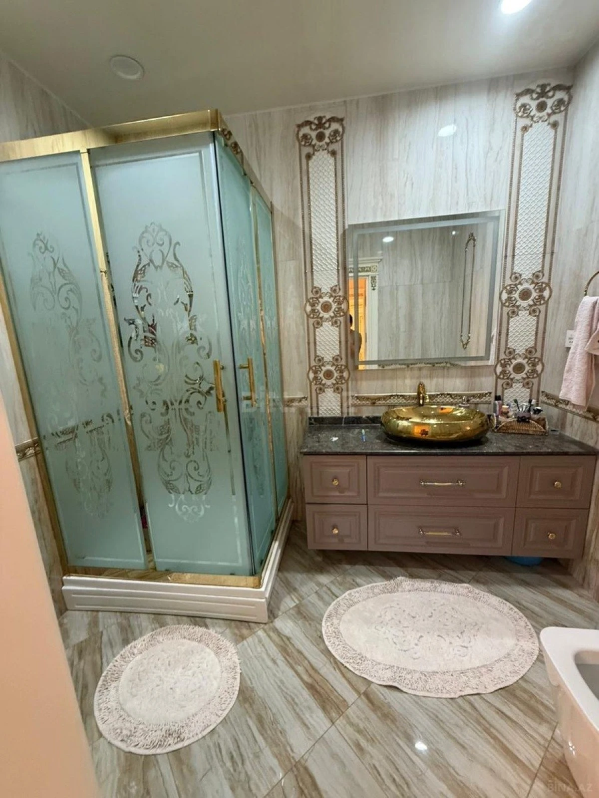 Satılır 3 otaqlı mənzil 178 m²