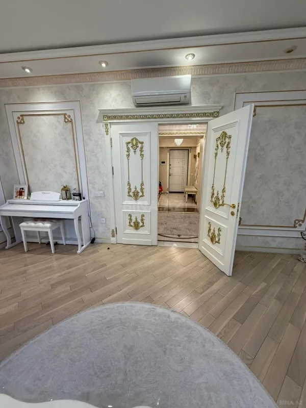 Satılır 3 otaqlı mənzil 178 m²