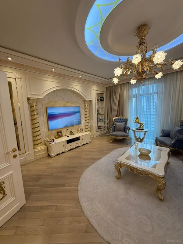 Satılır 3 otaqlı mənzil 178 m²