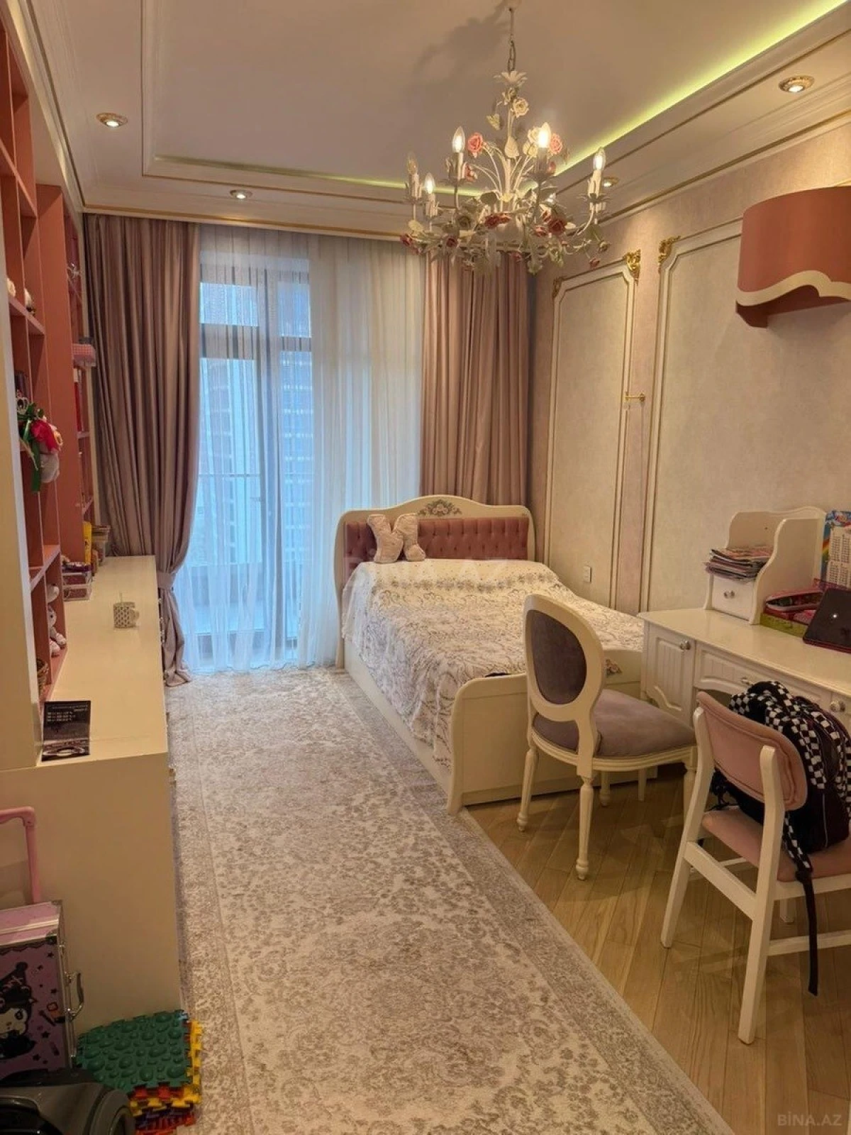 Satılır 3 otaqlı mənzil 178 m²