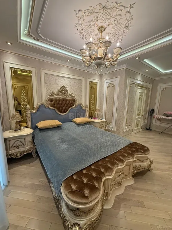 Satılır 3 otaqlı mənzil 178 m²