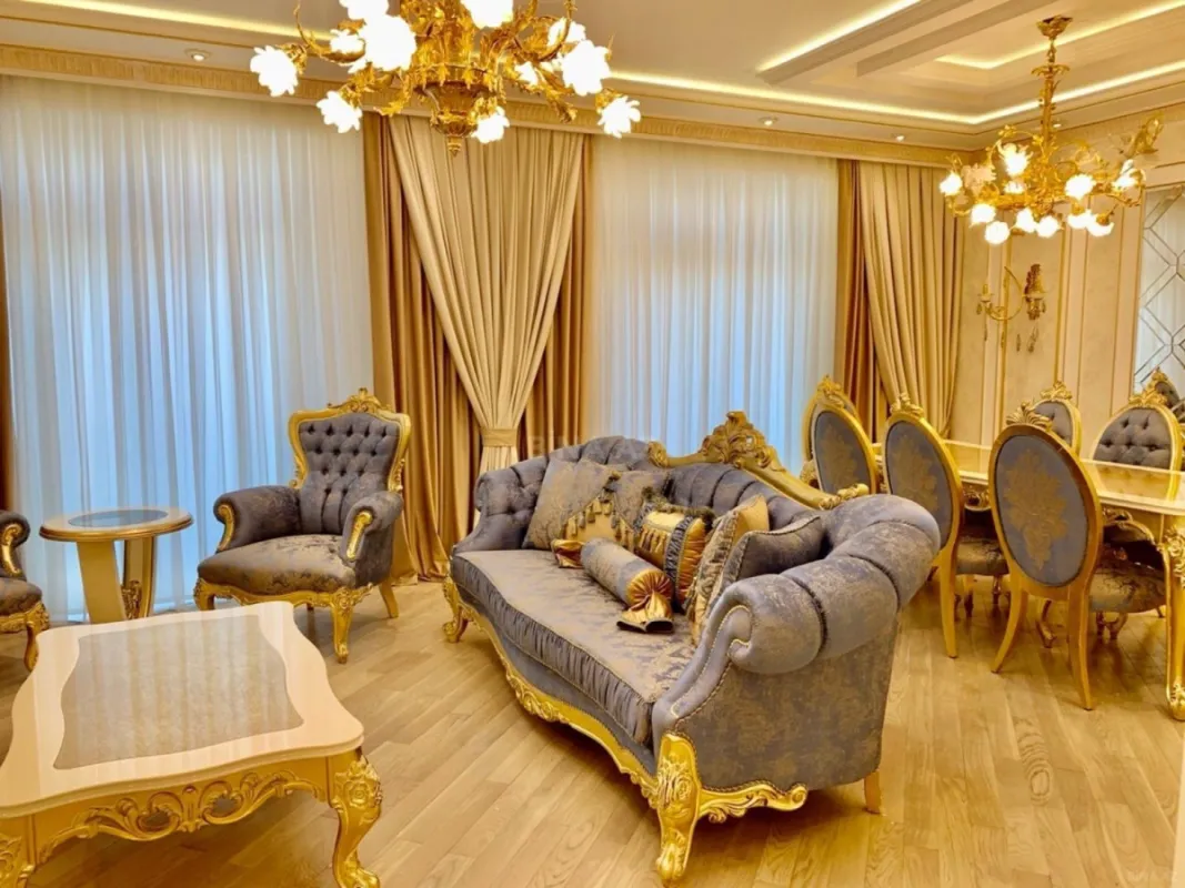 Satılır 3 otaqlı mənzil 178 m²