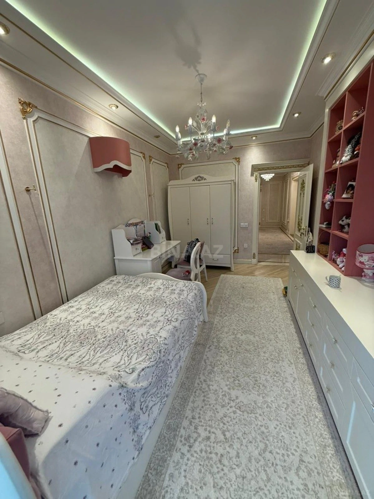 Satılır 3 otaqlı mənzil 178 m²