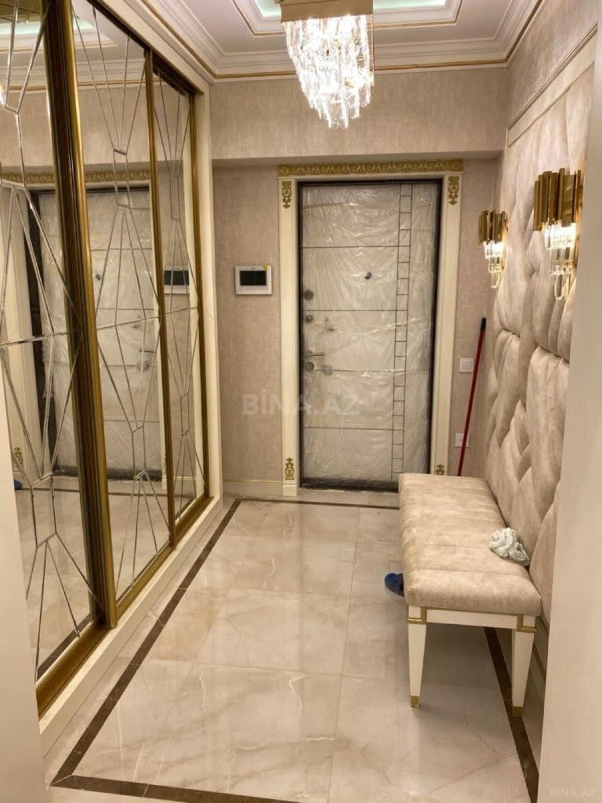 Satılır 3 otaqlı mənzil 178 m²