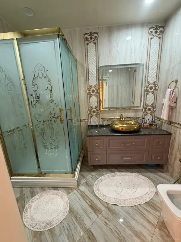 Satılır 3 otaqlı mənzil 178 m²