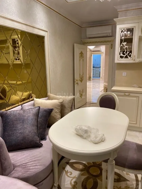 Satılır 3 otaqlı mənzil 178 m²