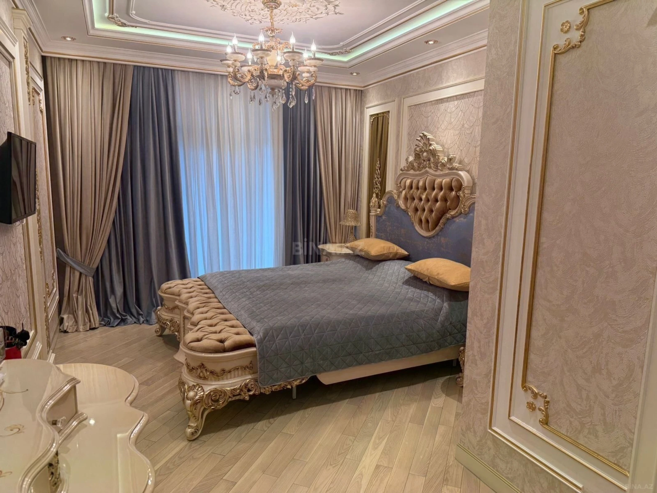 Satılır 3 otaqlı mənzil 178 m²