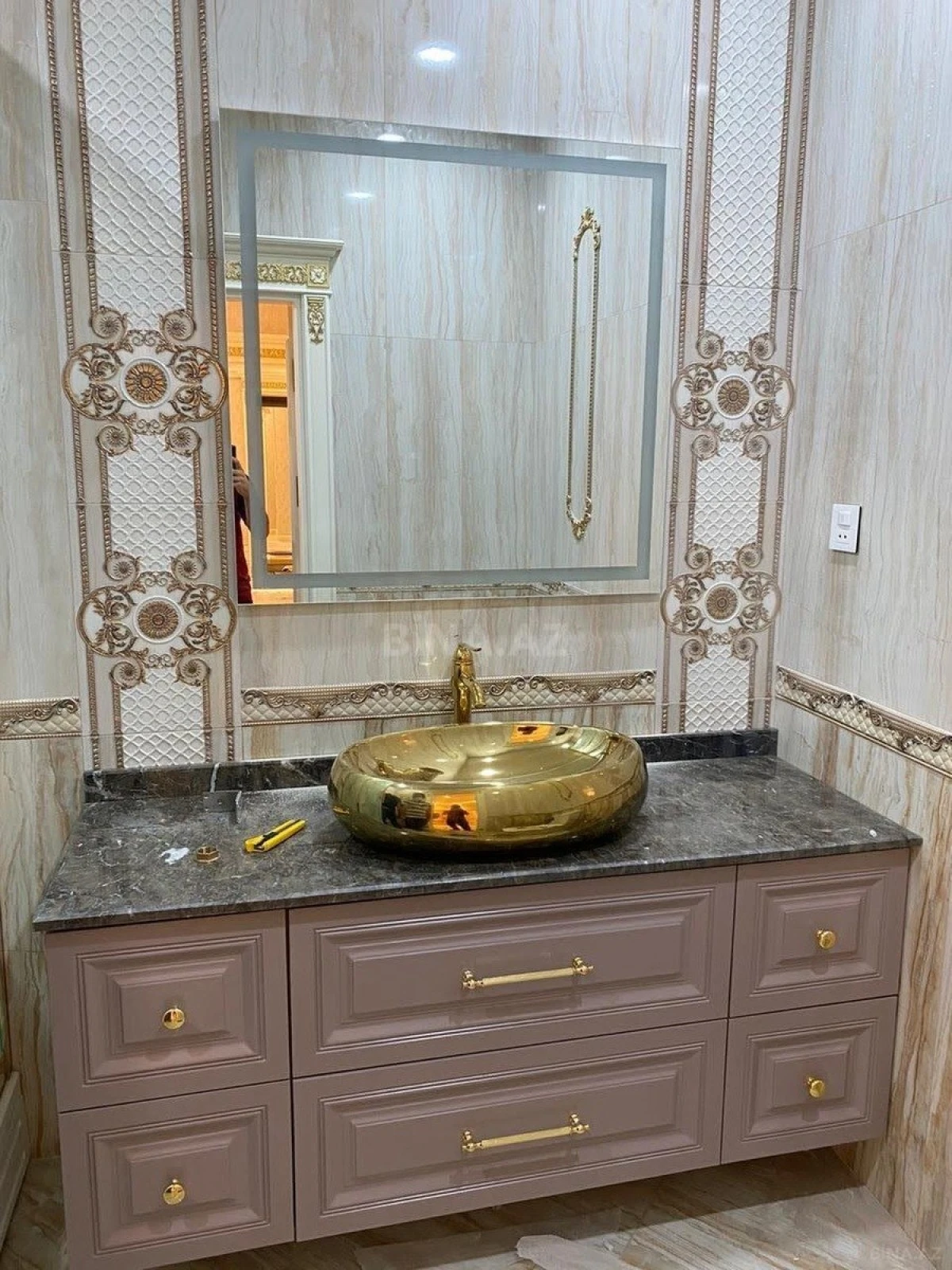 Satılır 3 otaqlı mənzil 178 m²