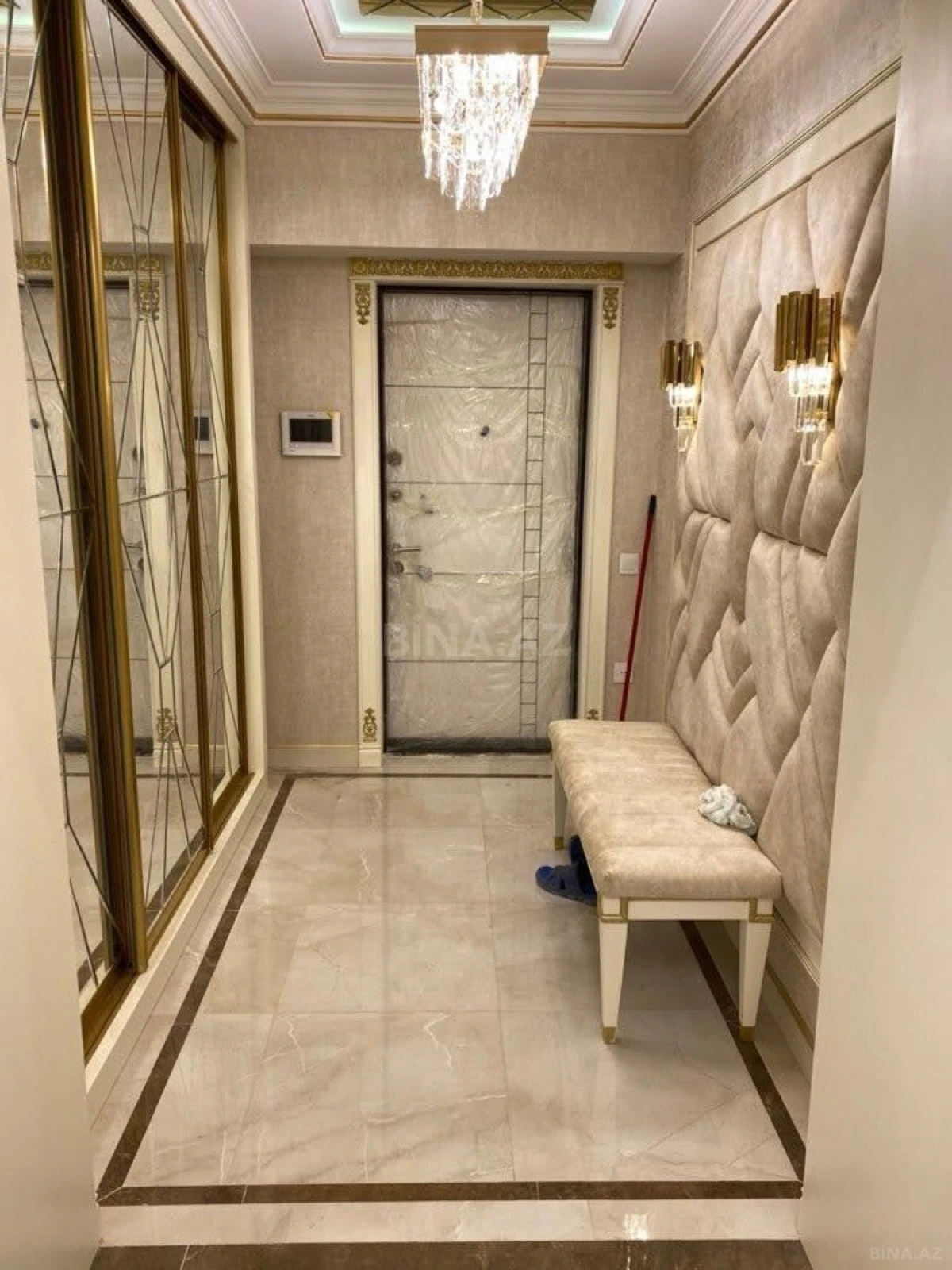 Satılır 3 otaqlı mənzil 178 m²