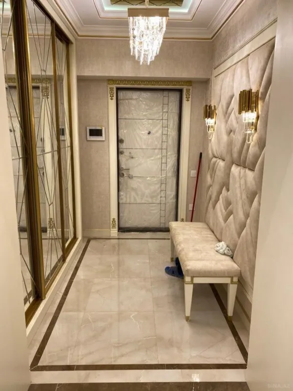 Satılır 3 otaqlı mənzil 178 m²