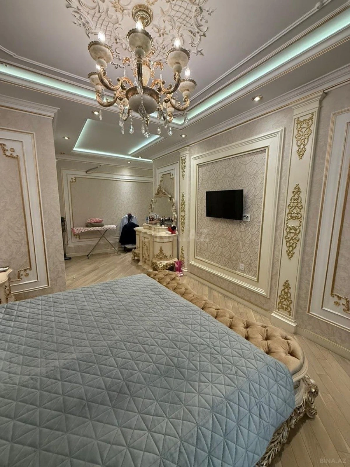 Satılır 3 otaqlı mənzil 178 m²