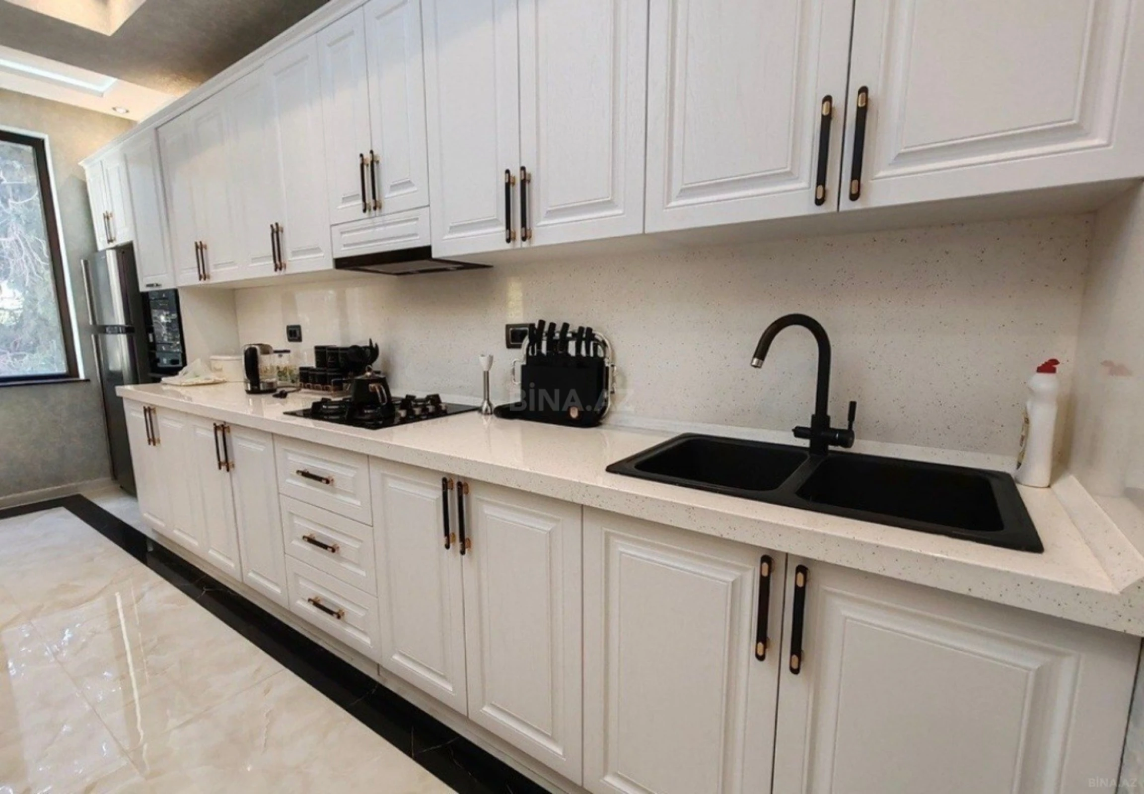 Satılır 3 otaqlı mənzil 140 m²